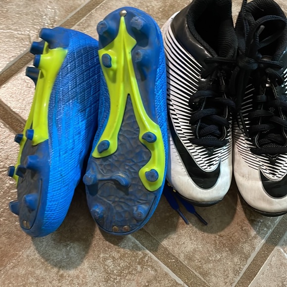 2 Pairs of Soccer Cleats - Picture 3 of 4